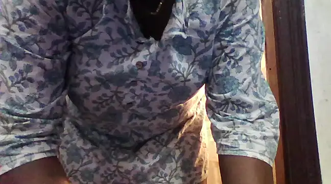 Snapshot of expression_queen chatting on December 14, 2024, 6:30 pm expression queen online show from December 14, 2024, 6:30 pm