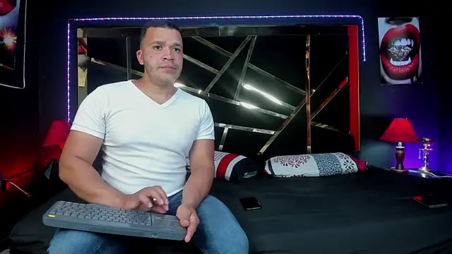 Snapshot of AndyandFran chatting on December 5, 2025, 9:00 pm AndyandFran online show from December 5, 2025, 9:00 pm