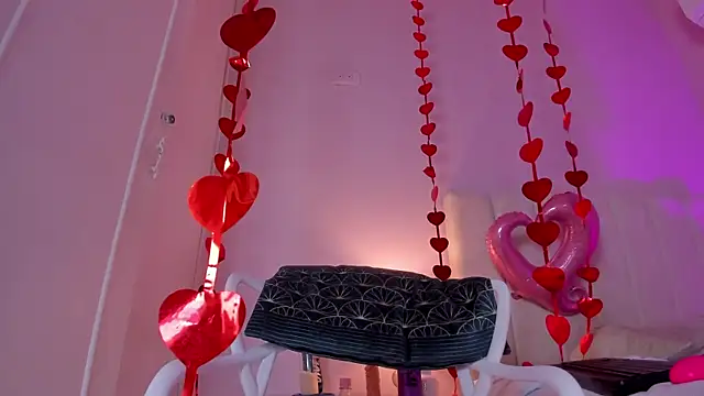 Snapshot of _bianca_18 chatting on February 14, 2025, 2:44 pm bianca 18 online show from February 14, 2025, 2:44 pm