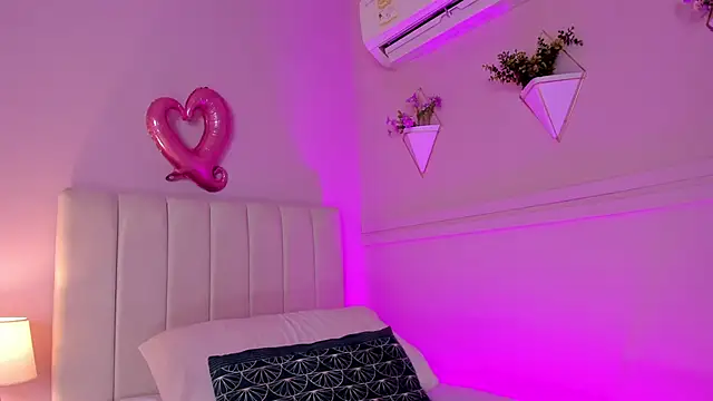 Snapshot of _bianca_18 chatting on February 21, 2025, 5:53 pm bianca 18 online show from February 21, 2025, 5:53 pm