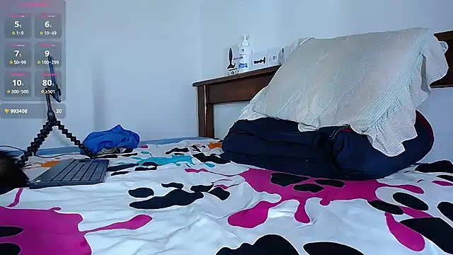 diamond black00 online show from April 4, 2026, 9:56 pm