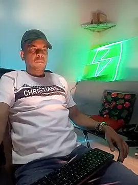 latinmartin73 online show from January 20, 2025, 1:18 am