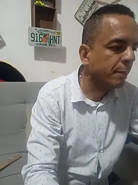 latinmartin73 online show from November 5, 2025, 12:10 am