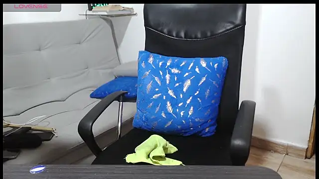 latinmartin73 online show from March 10, 2026, 12:26 am