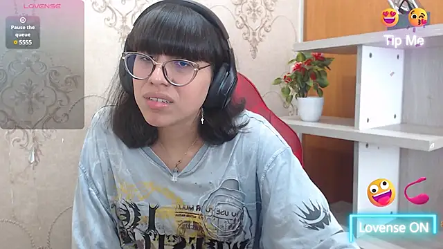 Snapshot of Nataly_Cloud chatting on December 11, 2024, 12:23 pm Nataly Cloud online show from December 11, 2024, 12:23 pm