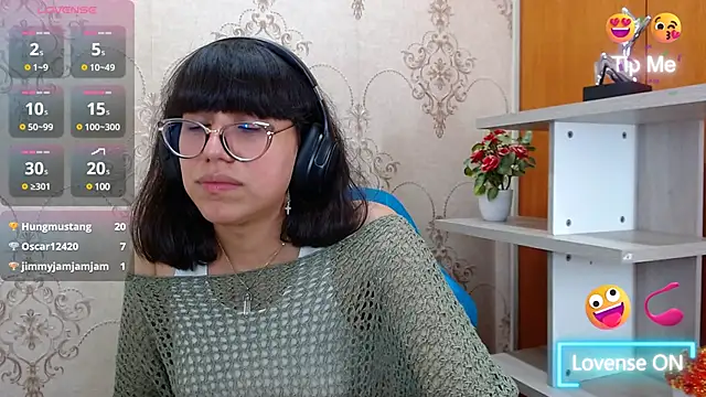 Snapshot of Nataly_Cloud chatting on December 17, 2024, 4:11 pm Nataly Cloud online show from December 17, 2024, 4:11 pm