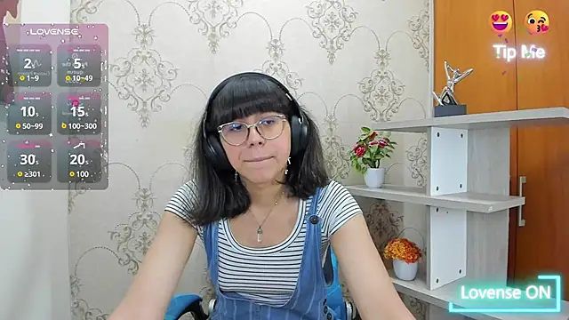 Snapshot of Nataly_Cloud chatting on February 6, 2025, 12:26 pm Nataly Cloud online show from February 6, 2025, 12:26 pm