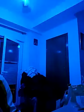 jovenestraviesos online show from March 15, 2025, 10:33 pm