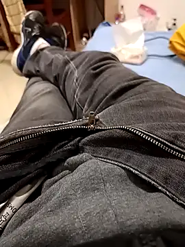 huzi518 online show from February 4, 2026, 11:38 am