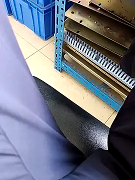 Snapshot of huzi518 chatting on July 9, 2026, 2:48 am huzi518 online show from July 9, 2026, 2:48 am