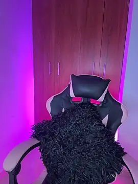 miakhalifaaa  online show from February 11, 2026, 10:04 pm