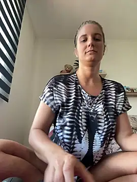 jennifer11772 online show from July 16, 2026, 12:00 pm