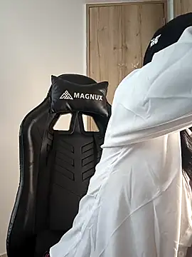 Snapshot of Kiitygirl chatting on October 31, 2025, 8:21 pm Kiitygirl online show from October 31, 2025, 8:21 pm