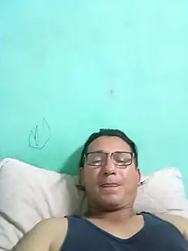 Andresguz35 online show from June 14, 2026, 4:14 am