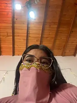 Snapshot of Maisa_issa chatting on November 18, 2025, 2:21 pm Maisa issa online show from November 18, 2025, 2:21 pm