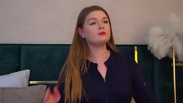 CrystalLyons online show from February 2, 2026, 6:06 pm