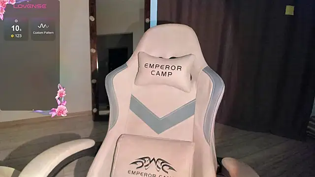 Lana Younes online show from November 26, 2025, 11:00 am