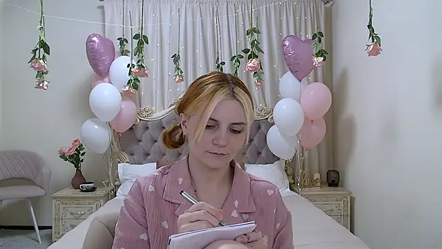 KellyStone online show from February 19, 2025, 2:44 am