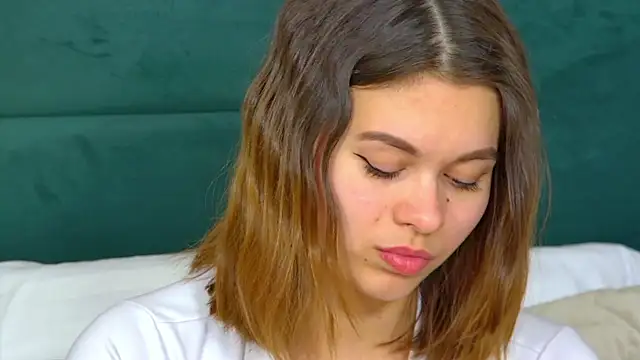 PollyLanders online show from February 5, 2025, 9:36 am