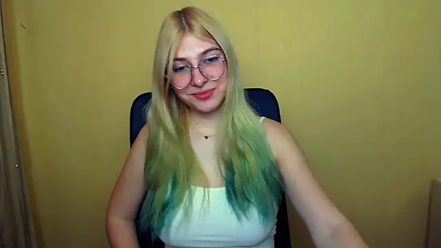 Luna Lush  online show from January 7, 2025, 11:48 am