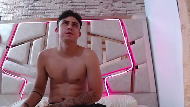 Snapshot of mia_and_austin chatting on February 21, 2025, 12:16 am mia and austin online show from February 21, 2025, 12:16 am