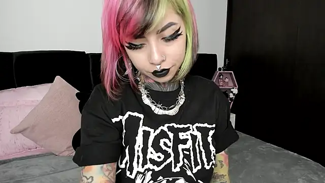 NikkiRamone online show from December 24, 2024, 9:50 am