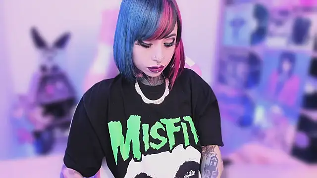 NikkiRamone online show from November 6, 2025, 3:29 am