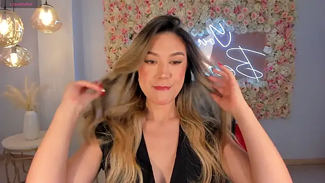 RebeccaHudson online show from November 10, 2025, 7:02 pm