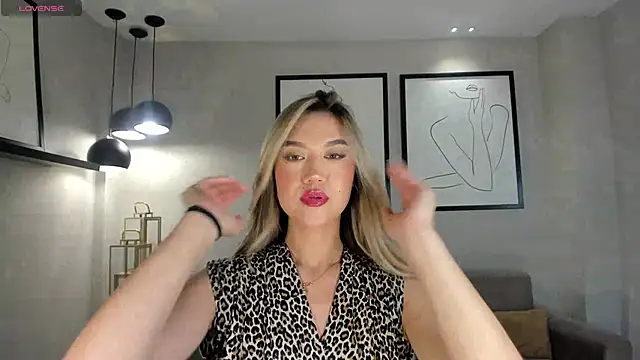 RebeccaHudson online show from February 5, 2026, 7:29 pm