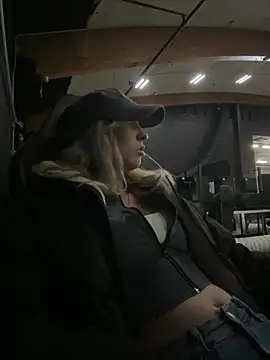 M1ssyk1ssy online show from February 1, 2025, 8:16 pm