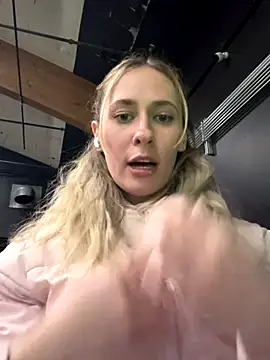 M1ssyk1ssy online show from December 1, 2025, 12:15 am