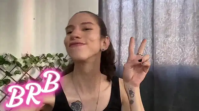 Snapshot of vodkadelulo chatting on February 11, 2025, 4:44 am vodkadelulo online show from February 11, 2025, 4:44 am