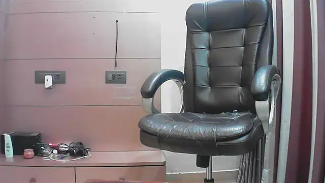 collage hoty online show from November 15, 2025, 4:47 pm