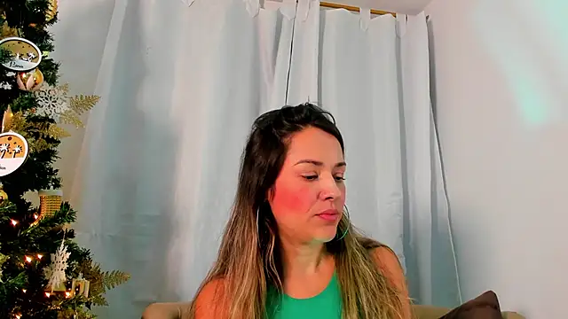 camilawm19 online show from December 10, 2024, 10:49 am