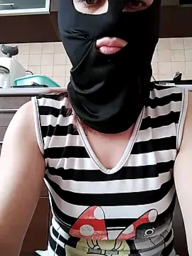 ladyrrr online show from April 5, 2026, 1:19 pm