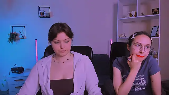 nikole kitt online show from November 9, 2025, 8:07 pm