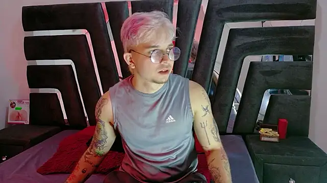 AliceandMax online show from January 19, 2026, 1:48 pm