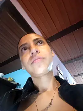 Snapshot of emma_ambar chatting on February 5, 2025, 12:10 am emma ambar online show from February 5, 2025, 12:10 am