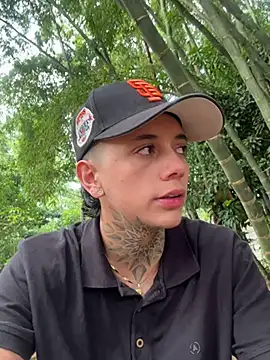 Snapshot of _PhillipBrown chatting on December 5, 2024, 12:22 pm PhillipBrown online show from December 5, 2024, 12:22 pm