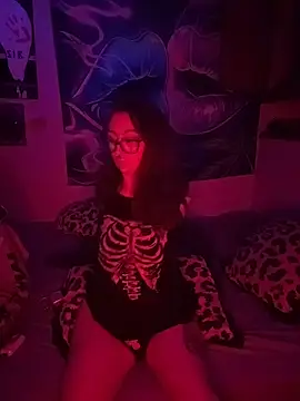 NovaLove2002 online show from November 14, 2025, 4:00 am