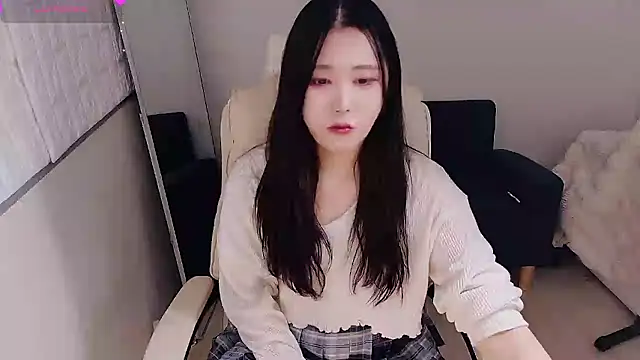 who Lilly online show from September 14, 2025, 12:48 pm