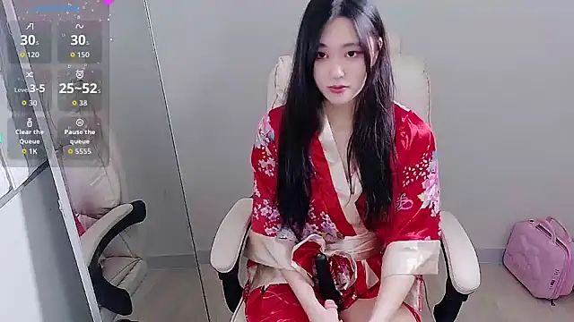 who Lilly online show from October 25, 2025, 2:02 pm