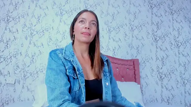 Mia Malkovaa  online show from February 28, 2026, 5:36 pm