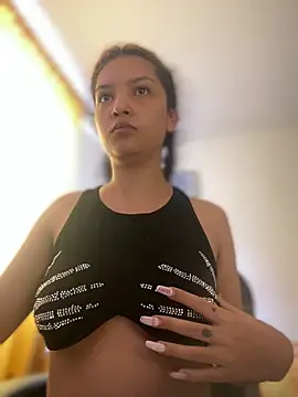 baby lizy online show from December 21, 2025, 1:51 pm