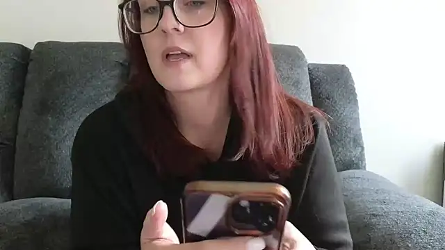 TheBustyHouseWife online show from December 4, 2025, 5:43 pm