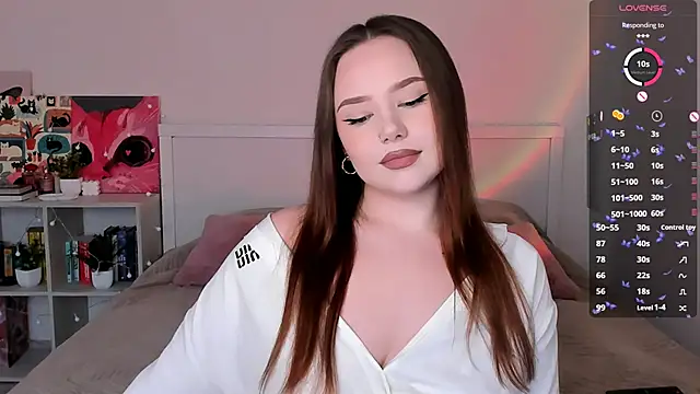 LittleKiitten online show from April 4, 2026, 2:47 pm