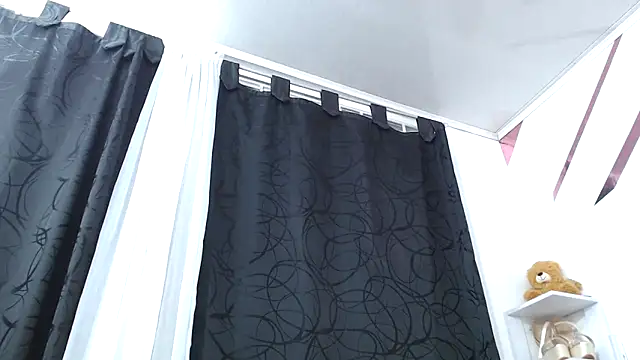 Kitten Hot  online show from October 21, 2025, 3:29 am