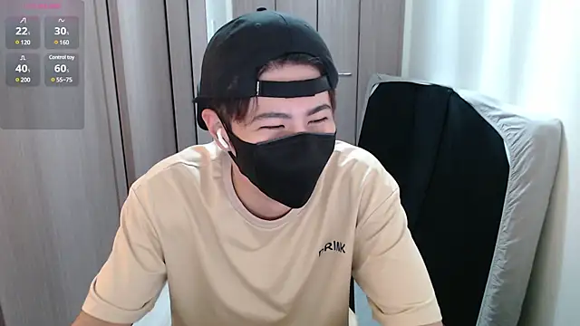 Snapshot of ryota_kkk chatting on December 15, 2024, 11:45 am ryota kkk online show from December 15, 2024, 11:45 am