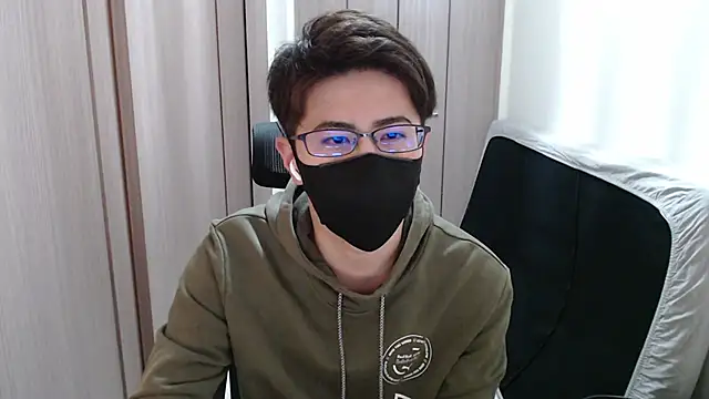 Snapshot of ryota_kkk chatting on January 5, 2025, 4:06 pm ryota kkk online show from January 5, 2025, 4:06 pm