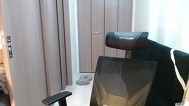 Snapshot of ryota_kkk chatting on February 16, 2025, 1:27 pm ryota kkk online show from February 16, 2025, 1:27 pm